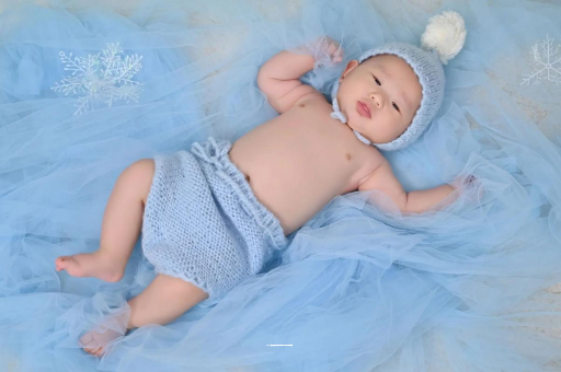 靖边宝宝睡觉爱笑